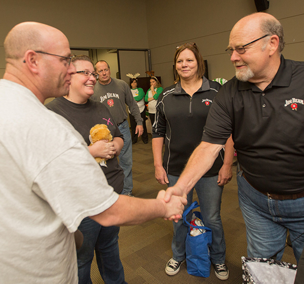 <p>Jim Beam supports military families with&nbsp;$100,000 donation to fund holidays meals program</p>
