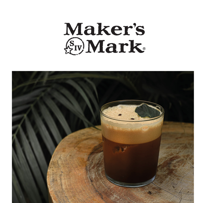 Maker’s Mark Mocha Old Fashioned im Glas auf einem Holztisch